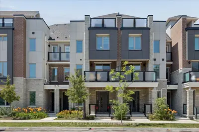 Condo Townhouse in Pickering