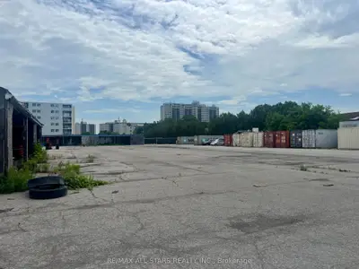 1279 Simcoe Street N #f, Oshawa, On L1g 4x1