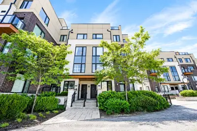 Condo Townhouse in Pickering
