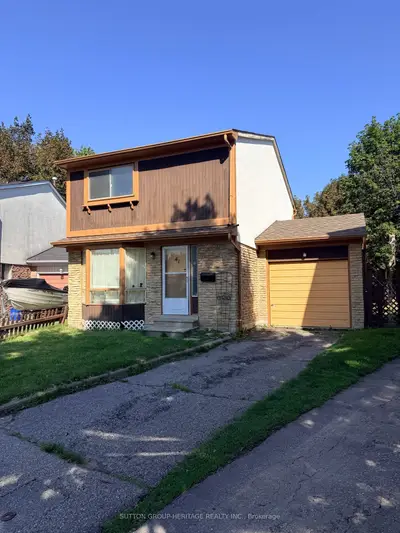 Detached in Whitby