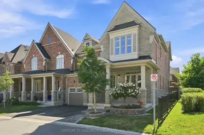 Att/Row/Townhouse in Ajax