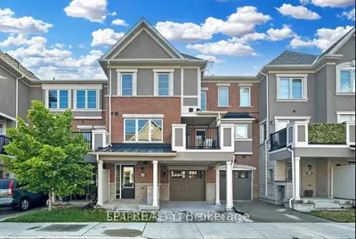 Att/Row/Townhouse in Toronto