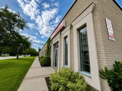126 Commercial Avenue, Ajax, On L1s 2h5