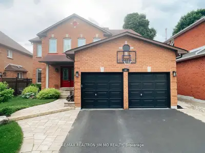 Detached in Whitby