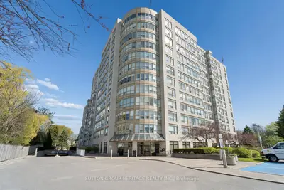 Condo Apartment in Whitby