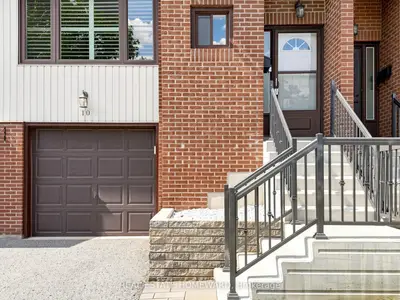 Condo Townhouse in Pickering