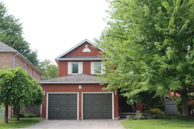 Detached in Whitby