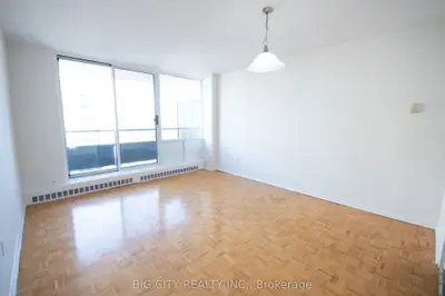 70 Cambridge Avenue 22, Toronto, On M4k 2l5