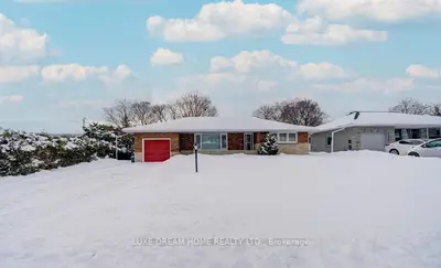834 Law Street, Oshawa, On L1g 4m4