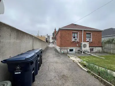 124 Glencrest Boulevard Main, Toronto, On M4b 1l8
