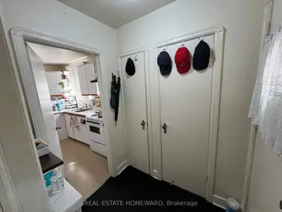124 Glencrest Boulevard Main, Toronto, On M4b 1l8