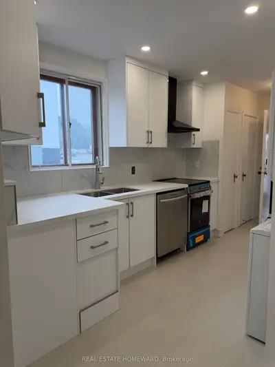 124 Glencrest Boulevard Main, Toronto, On M4b 1l8