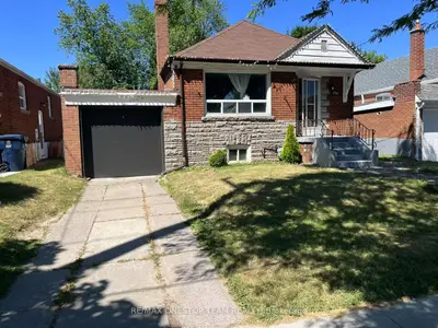 936 Pharmacy Avenue, Toronto, On M1r 2g1