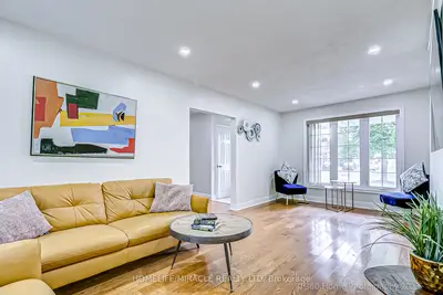 137 Merkley Square, Toronto, On M1g 2y5