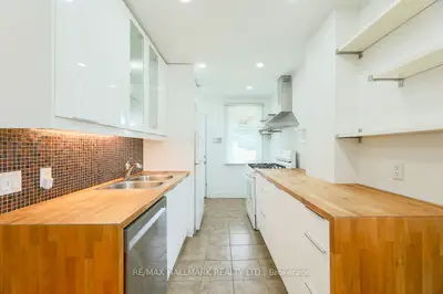 2159 Gerrard Street E Main, Toronto, On M4e 2c4