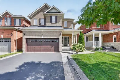 Detached in Whitby