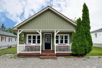 Detached in Scugog
