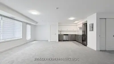 45 Connaught Avenue 302, Toronto, On M4l 2v8