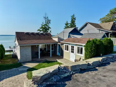 Detached in Scugog
