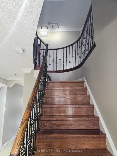 102 William Stephenson Drive, Whitby, On L1n 8t1