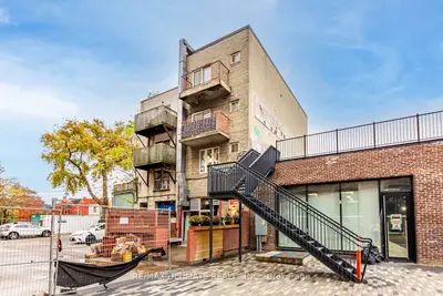 996 Queen Street E 5, Toronto, On M4m 1k1