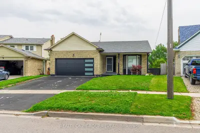 Detached in Whitby