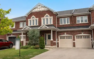 Att/Row/Townhouse in Ajax