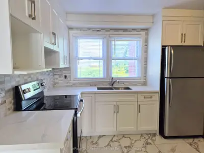 855 Simcoe Street N 2, Oshawa, On L1g 4w1