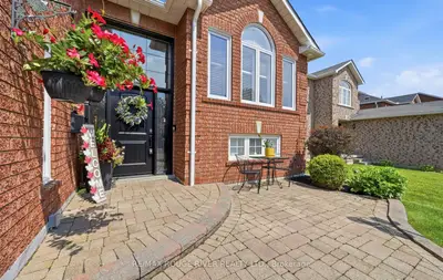 Detached in Whitby