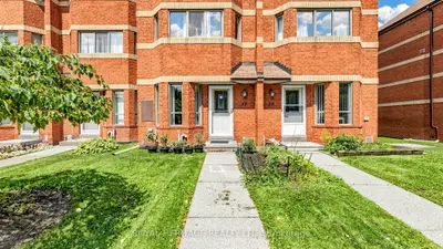 2472 Eglinton Avenue E Th 19, Toronto, On M1k 5j9