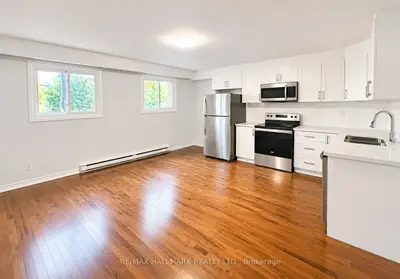 Att/Row/Townhouse in Toronto