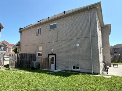 12 Cragg Crescent, Ajax, On L1t 0e4