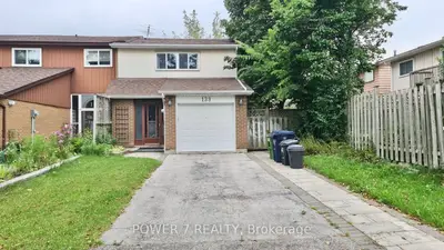 Att/Row/Townhouse in Toronto