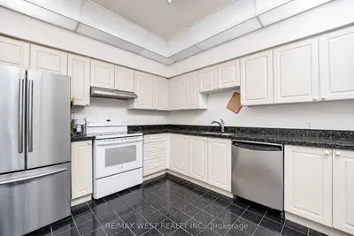 8 Lee Centre Drive Ph103, Toronto, On M1h 3h8