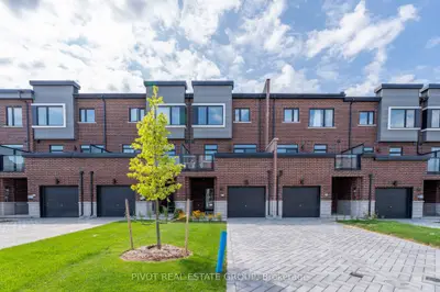 Att/Row/Townhouse in Toronto