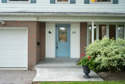 28 Monmouth Court, Toronto, On M1h 2t5