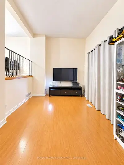 121 L'amoreaux Drive 31, Toronto, On M1w 2j9