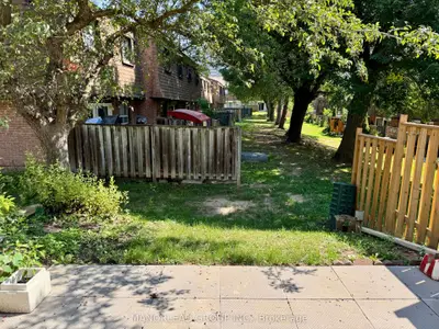 121 L'amoreaux Drive 31, Toronto, On M1w 2j9