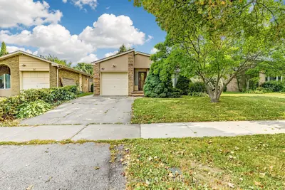 62 Ardgowan Crescent, Toronto, On M1v 1b3