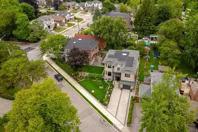 70 Parkview Hill Crescent, Toronto, On M4b 1r4