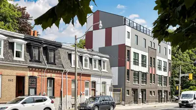 944 Dundas Street E, Toronto, On M4m 1r3