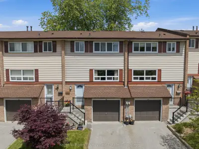 Condo Townhouse in Oshawa