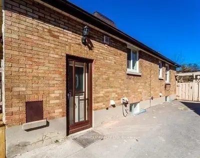 97 Central Park Boulevard N Basement Unit, Oshawa, On L1g 5y4