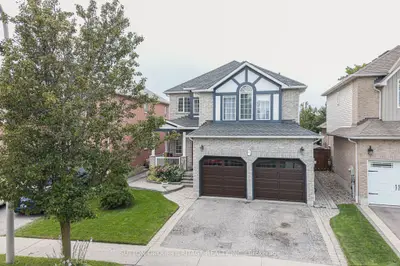 4 Divine Drive, Whitby, On L1r 2t4