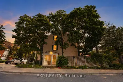 1 Quarry Court, Toronto, On M4j 5a6