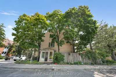 1 Quarry Court, Toronto, On M4j 5a6