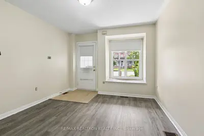 23 Ecopark Gate, Toronto, On M1b 6g8