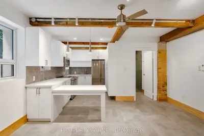 97 Lee Avenue #8, Toronto, On M4e 2p2