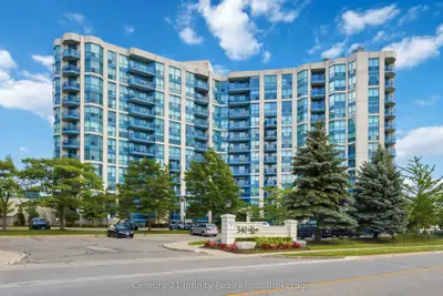 Condo Apartment in Whitby