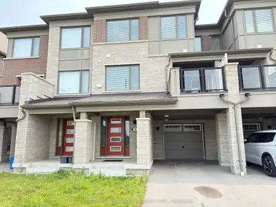 Att/Row/Townhouse in Whitby